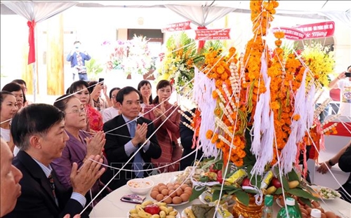 ການນໍານະຄອນໂຮ່ຈິມິນ ອວຍພອນບຸນປີໃໝ່ລາວ