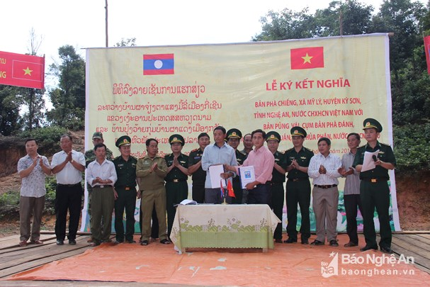 ບ້ານຄູ່ທີ 19 ເຂດຊາຍແດນ ຫວຽດນາມ - ລາວມີ ໄດ້ຈັດພິທີເຊັນແຮກສ່ຽວກັນ.