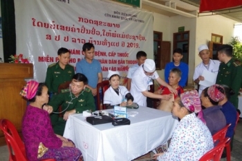ຊ່ວຍເພື່ອນແມ່ນຊ່ວຍຕົນເອງ