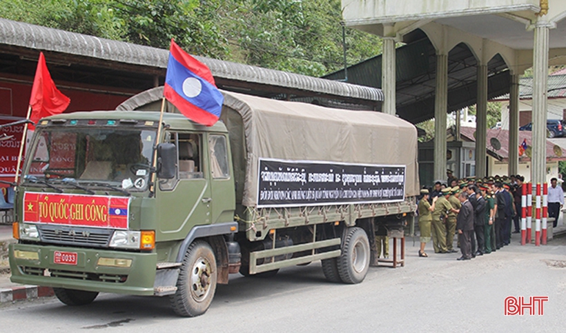 ຮ່າຕິ໋ງ ຕ້ອນຮັບ ບັນດາອາທະຫານ ກັບ ດິນແມ່ ທີ່ຮັກແພງ ...