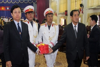 ຮ່າຕິ໋ງ ຕ້ອນຮັບ ບັນດາອາທະຫານ ກັບ ດິນແມ່ ທີ່ຮັກແພງ ...