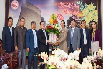 ຄະນະຜູ້ແທນແຂວງເຊກອງໄປຢ້ຽມຢາມ ແລະ ອວຍພອນປີໃໝ່ຫວຽດ ໃຫ້ແຂວງກອນຕູມ