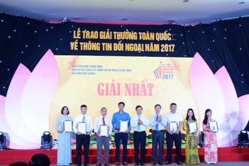 ຜົນງານດ້ານການຂຽນ ຈຳນວນ 67 ບົດ ໄດ້ຮັບລາງວັນ ໃນງານມອບລາງວັນຂ່າວຕ່າງປະເທດທົ່ວປະເທດ ປີ 2017