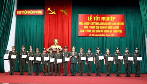 ພິທີມອບ-ຮັບໃບປະກາດສະນີຍະບັດໃຫ້ແກ່ນັກສຳມະນາກອນ ລາວ ແລະ ກໍາປູເຈຍ
