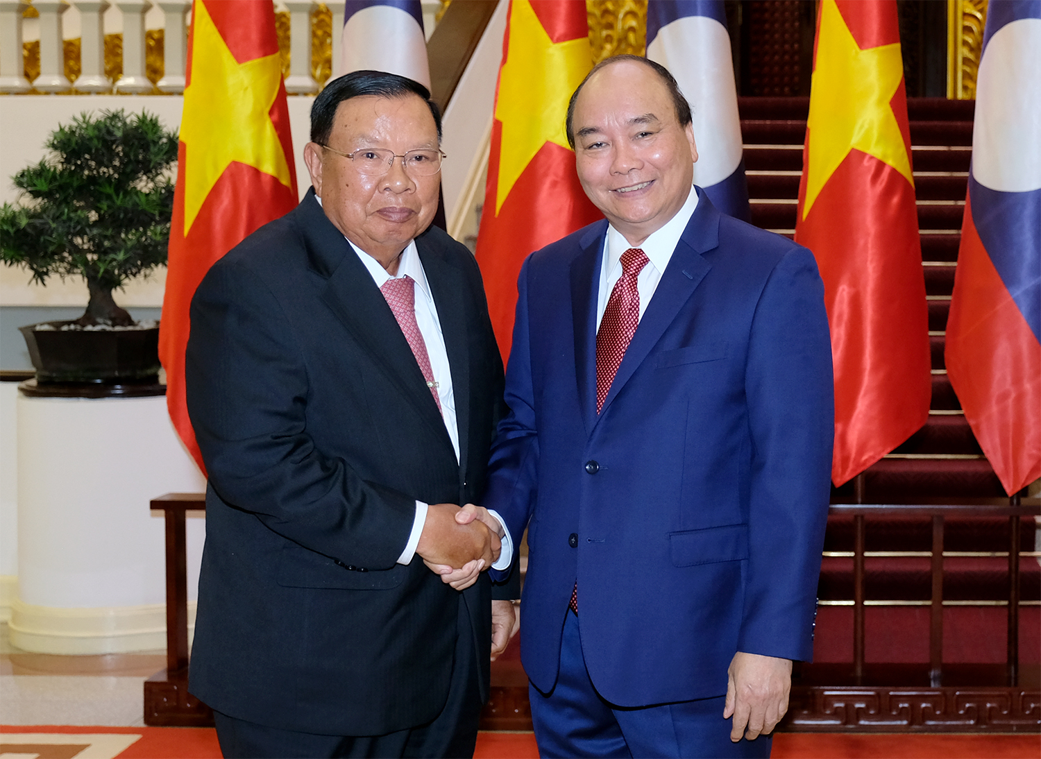 ເລ​ຂາ​ທິ​ການ​ໃຫຍ່ ປະ​ທານ​ປະ​ເທດ ທ່ານ ບຸນ​ຍັງ ວໍ​ລະ​ຈິດ ຢ້ຽມ​ຢາມ​ຫວຽດ​ນາມ