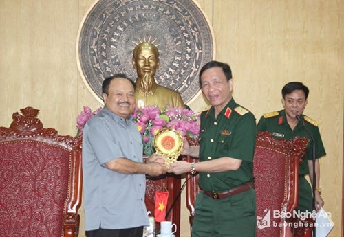 ລັດຖະມົນຕີກະຊວງພະລັງງານ ແລະບໍ່ແຮ່ລາວ ມາຢ້ຽມຢາມ ແລະເຮັດວຽກຢູ່ທະຫານເຂດ 4