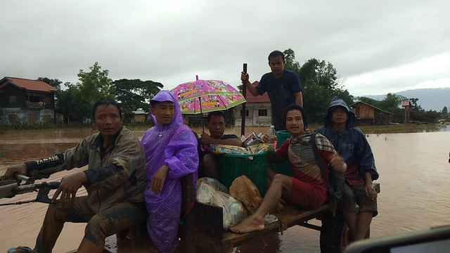 ສົດຈາກ ລາວ : ຄະນະຊ່ວຍເຫຼືອກູ້ໄພ ເຂົ້າມາຢ່າງບໍ່ຂາດສາຍ