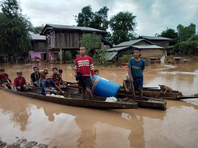 ສົດຈາກ ລາວ : ຄະນະຊ່ວຍເຫຼືອກູ້ໄພ ເຂົ້າມາຢ່າງບໍ່ຂາດສາຍ