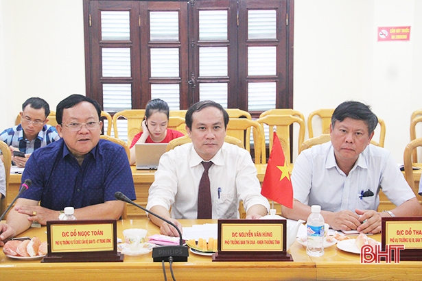 ແຂວງຮ່າຕິ໋ງ ແບ່ງປັນວຽກງານແຂ່ງຂັນ, ຍ້ອງຍໍ ກັບ ສປປ ລາວ