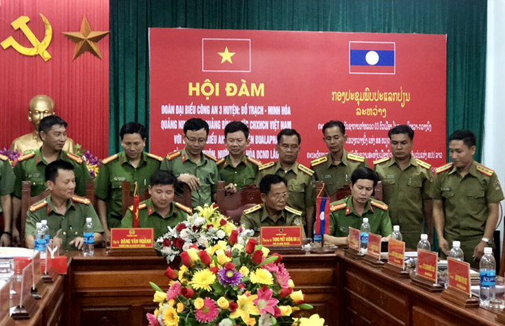 ການລົງລາຍເຊັນບົດບັນທຶກຊ່ວຍຈຳລະຫວ່າງບັນດາຫນ່ວຍງານຕໍາຫຼວດ ແລະ ປ້ອງກັນຄວາມສະຫງົບຢູ່ຊາຍແດນ ຫວຽດນາມ - ລາວ