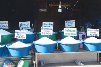 ລາຄາເຂົ້າສານປັບສູງຂຶ້ນ ເຮັດໃຫ້ແມ່ຄ້າຮຽກຮ້ອງພາກລັດຄຸ້ມຄອງລາຄາເຂົ້າເປືອກ