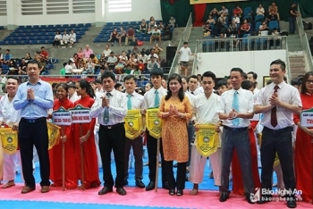 ນັກກິລາຄາຣາເຕໂດແຂວງເງະອານກວ່າ 500 ຄົນ ແຂ່ງຂັນກັບນັກກິລາລາວ ແລະ ໄທ