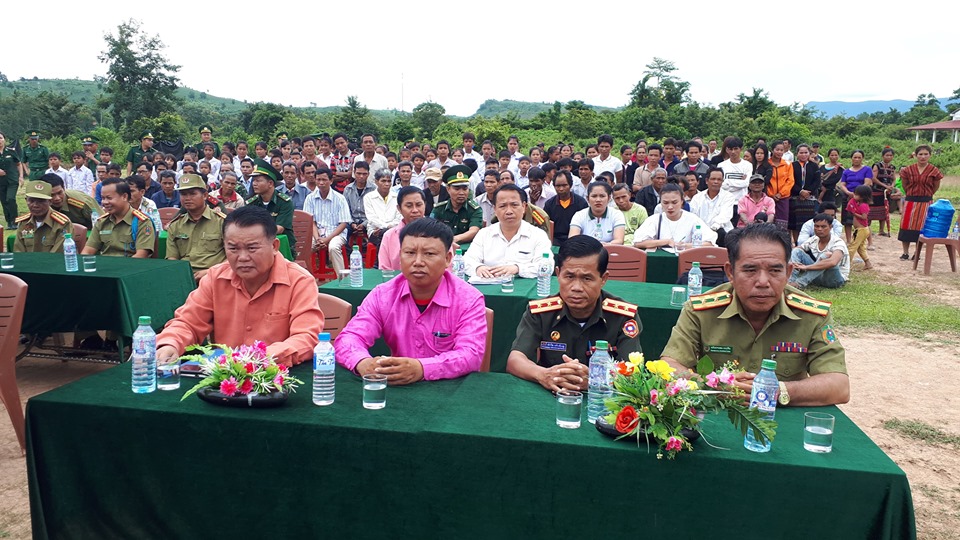 ພິທີມອບຮັບແນວພັນງົວ ໃຫ້ປະຊາຊົນບ້ານແຮກສ່ຽວລຽບຕາມຊາຍແດນ ລາວ-ຫວຽດນາມ ຂອງເມືອງນອງ.