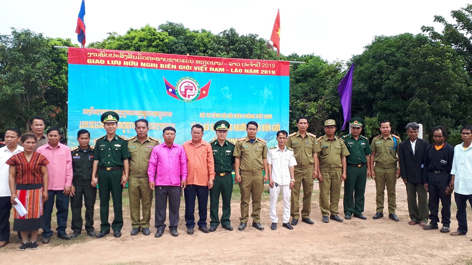 ພິທີມອບຮັບແນວພັນງົວ ໃຫ້ປະຊາຊົນບ້ານແຮກສ່ຽວລຽບຕາມຊາຍແດນ ລາວ-ຫວຽດນາມ ຂອງເມືອງນອງ.