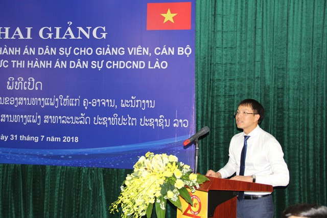 ວຽກງານການກໍ່ສ້າງວິຊາຊີບຍຸຕິທຳໃຫ້ແກ່ພະນັກງານລາວ