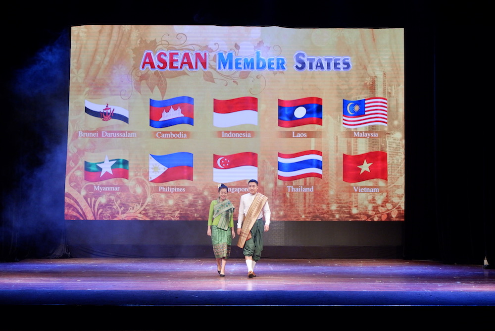 ພາບສິນລະປະ ສະລະພັນສີສັນ ຄົບຮອບ 51 ປີ ວັນສ້າງຕັ້ງ ອາຊຽນ ASEAN