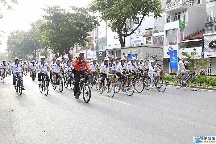 ຜູ້ແທນກວ່າ 200 ຄົນ ຮ່ວມຂີ່ລົດຖີບໃນງານ ວັນຄອບຄົວອາຊຽນ 2019