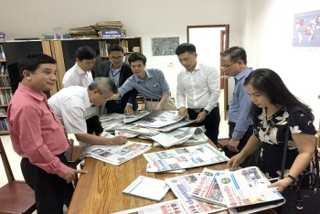 ຄະນະນັກໜັງສືພິມ ຫວຽດນາມ ຢ້ຽມຢາມ ແລະ ເຮັດວຽກ ຢູ່ ລາວ