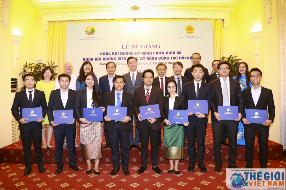 ປິດຊຸດຝຶກອົບຮົມ ຄວາມສາມາດດ້ານການທູດ ແລະ ແປພາສາ ໃຫ້ແກ່ພະນັກງານລາວ