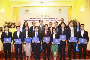ປິດຊຸດຝຶກອົບຮົມ ຄວາມສາມາດດ້ານການທູດ ແລະ ແປພາສາ ໃຫ້ແກ່ພະນັກງານລາວ