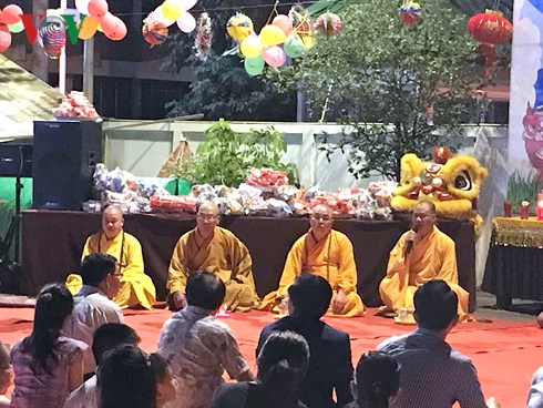 ມວນຊົນຄົນຫວຽດນາມ ຢູ່ ລາວ ຮ່ວມສູດພາວະນາ ໃຫ້ແກ່ທ່ານປະທານປະເທດ ເຈີ່ນດ້າຍກວາງ