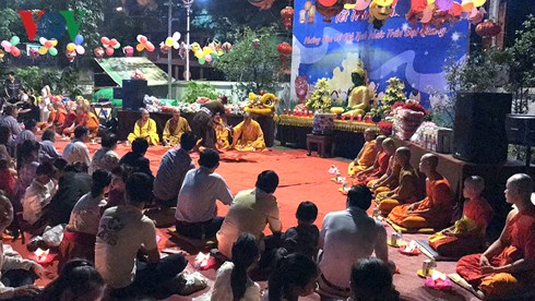 ມວນຊົນຄົນຫວຽດນາມ ຢູ່ ລາວ ຮ່ວມສູດພາວະນາ ໃຫ້ແກ່ທ່ານປະທານປະເທດ ເຈີ່ນດ້າຍກວາງ