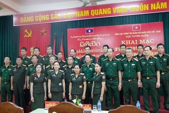 ເປີດເຝິກອົບຮົມວິຊາສະເພາະເຕັກນິກການພິມໃຫ້ແກ່ ພະນັກງານໂຮງງານການພິມກອງທັບປະຊາຊົນລາວ