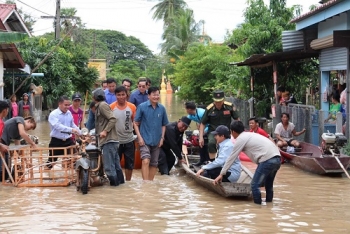 ນາຍົກເອົາໃຈໃສ່ຕໍ່ຜູ້ທີ່ໄດ້ຮັບເຄາະຮ້າຍຈາກນໍ້າຖ້ວມ