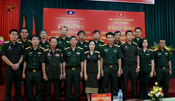 ໄຂຊຸດຝຶກອົບຮົມວິຊາຊີບກ່ຽວກັບປະຕູຖະແຫຼງຂ່າວເອເລັກໂຕຣນິກໃຫ້ແກ່ພະນັກງານກອງທັບປະຊາຊົນລາວ