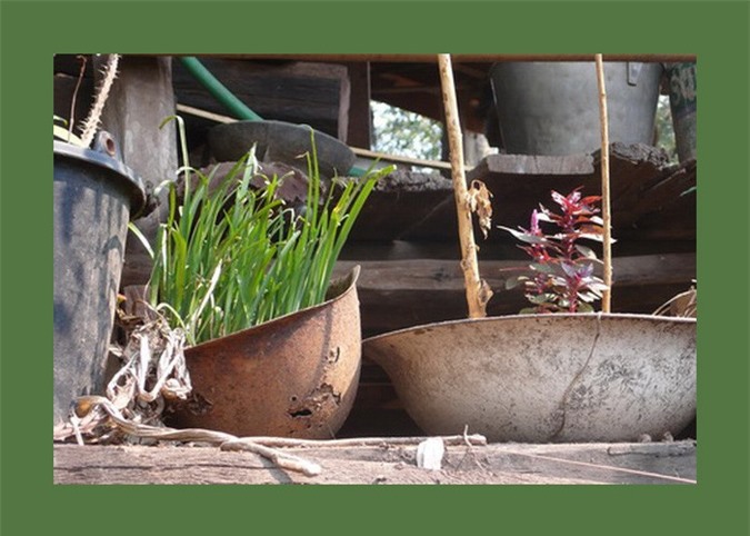 ຊື່ນຊົມຮ່ອງຮອຍສົງຄາມທີ່ຍັງເຫຼືອໄວ້ໃນທາງນ້ອຍໂຮ່ຈິ໋ມີນຢູ່ລາວ