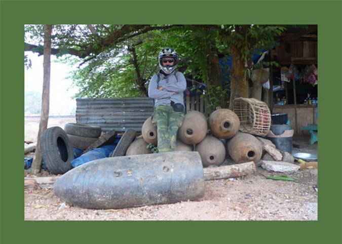 ຊື່ນຊົມຮ່ອງຮອຍສົງຄາມທີ່ຍັງເຫຼືອໄວ້ໃນທາງນ້ອຍໂຮ່ຈິ໋ມີນຢູ່ລາວ