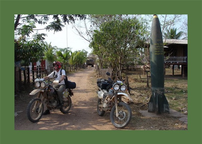 ຊື່ນຊົມຮ່ອງຮອຍສົງຄາມທີ່ຍັງເຫຼືອໄວ້ໃນທາງນ້ອຍໂຮ່ຈິ໋ມີນຢູ່ລາວ