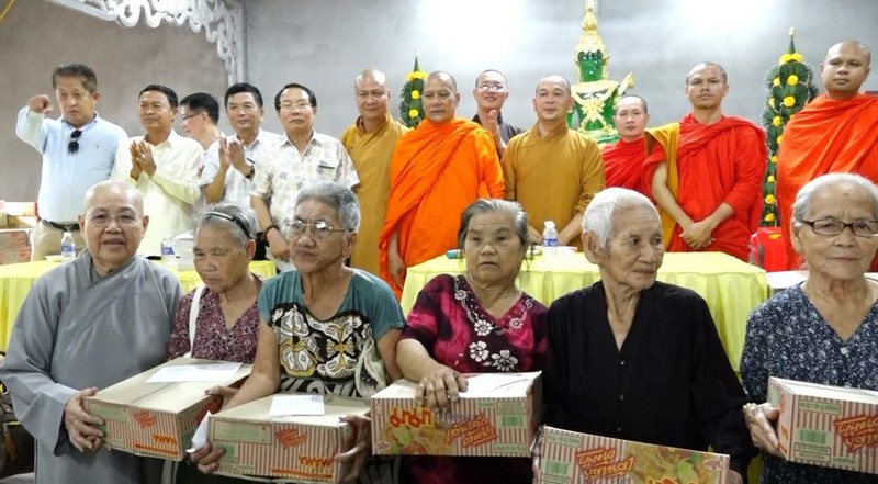 ຄະນະຈັດທຳພຸດທະສາສະໜາຫວຽດນາມຢູ່ລາວ ໄດ້ສະໜັບສະໜູນ ປະຊາຊົນພາກກາງ ແລະ ພາກໃຕ້ຂອງລາວ