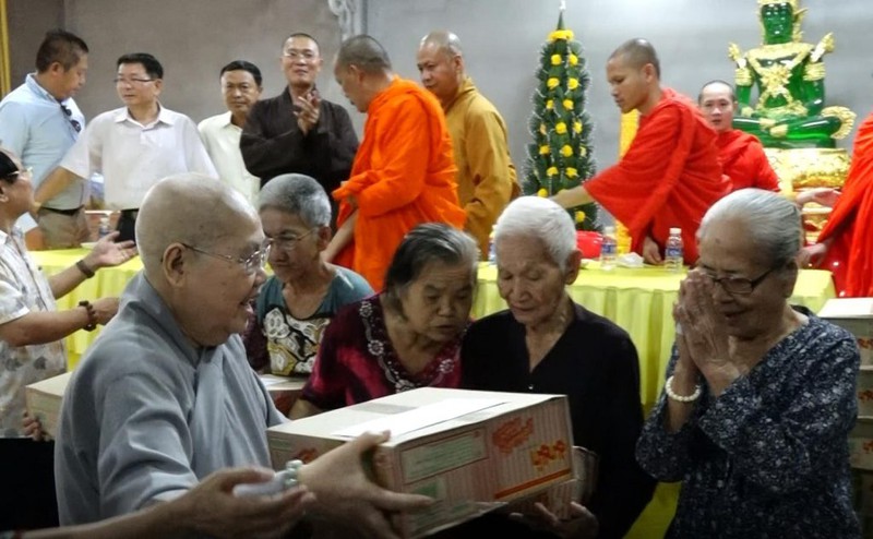 ຄະນະຈັດທຳພຸດທະສາສະໜາຫວຽດນາມຢູ່ລາວ ໄດ້ສະໜັບສະໜູນ ປະຊາຊົນພາກກາງ ແລະ ພາກໃຕ້ຂອງລາວ