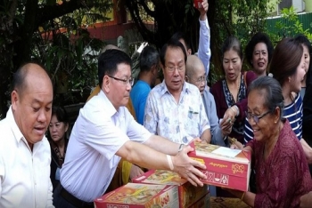 ຄະນະຈັດທຳພຸດທະສາສະໜາຫວຽດນາມຢູ່ລາວ ໄດ້ສະໜັບສະໜູນ ປະຊາຊົນພາກກາງ ແລະ ພາກໃຕ້ຂອງລາວ