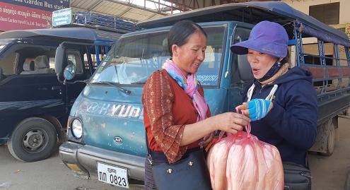 ວິຖີຊີວິດຂອງຜູ້ຍິງ ຫວຽດນາມ ທີ່ຊອກຢູ່ຫາກິນ ຢູ່ ລາວ