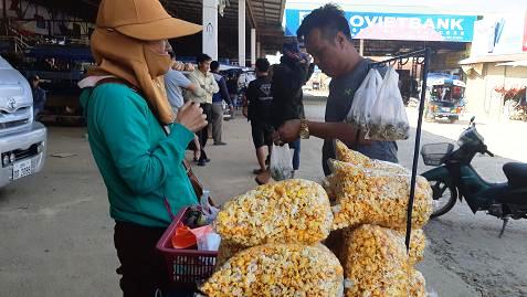 ວິຖີຊີວິດຂອງຜູ້ຍິງ ຫວຽດນາມ ທີ່ຊອກຢູ່ຫາກິນ ຢູ່ ລາວ