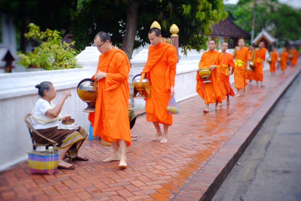 ບຸນອອກພັນສາ ເອກກະລັກ ຮີດຄອງປະເພນີ ອັນເກົ່າແກ່ ແລະ ດີງາມ  ຂອງຄົນລາວ