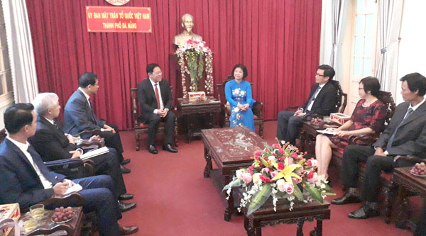 ກົງສຸນໃຫຍ່ຄົນໃໝ່ຂອງລາວ ເຂົ້າພົບປະກັບ ແນວໂຮມຊາດ ນະຄອນດ່າໜັງ