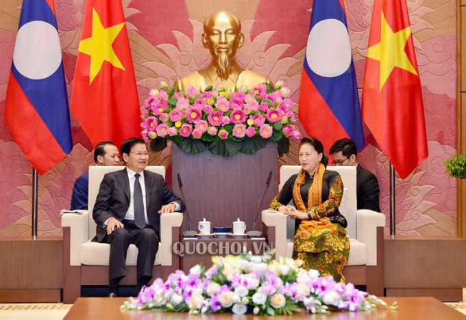 ປະທານສະພາແຫ່ງຊາດ ຫວຽດນາມ ຫງວຽນທິກິມເງິນ ພົບປະ ກັບນາຍົກລັດຖະມົນຕີລາວ