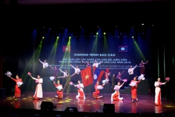 ການຝຶກອົບຮົມວິຊາສະເພາະ ໃຫ້ຄະນະສິລະປະກອນກອງທັບປະຊາຊົນລາວ