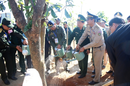 ຮ່ວມມືກັນປົກປັກຮັກສາຊາຍແດນ ແຫ່ງຊາດ