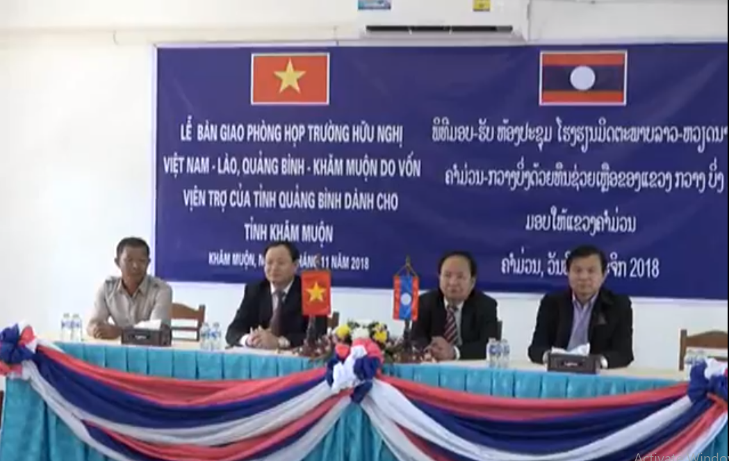 ພິທີມອບ-ຮັບອາຄານຫ້ອງປະຊຸມຂອງໂຮງຮຽນມິດຕະພາບລາວ-ຫວຽດນາມ ຄຳມ່ວນ-ກວາງບິ່ງ