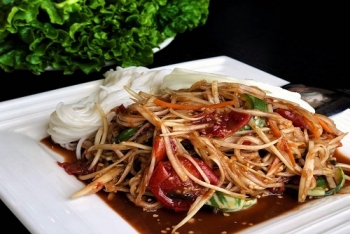 ອາຫານ ປະຈຳຊາດລາວ ທີ່ບໍ່ຄວນພາດ ເມືອມາທ່ຽວ