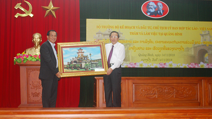 ເພີ່ມທະວີ ການຮ່ວມມືຮອບດ້ານ ລະຫວ່າງ ແຂວງ ກວ້າງບິ່ງ ແລະ ບັນດາແຂວງຂອງລາວຂື້ນຕື່ມອີກ