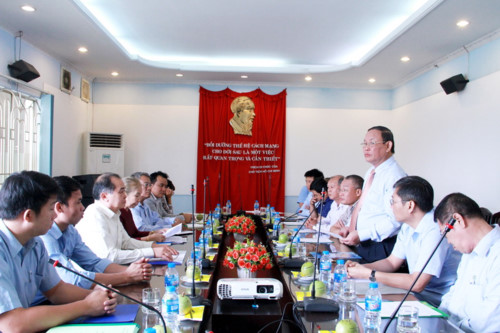 ສຳນັກພິມຈຳໜ່າຍ ສຶກສາ ຫວຽດນາມ ຊ່ວຍເຫຼືອໃນການກໍ່ສ້າງບຸກຄະລາກອນ ແລະ ອຸປະກອນໃຫ້ ອ້າຍນ້ອງລາວ