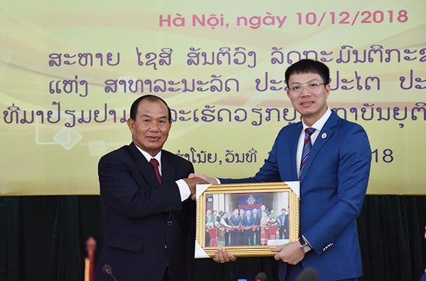 ກະຊວງ ຍຸດຕິທຳ ລາວ ຢ້ຽມຢາມ ແລະ ເຮັດວຽກກັບ  ສະຖາບັນ ຍຸດຕິທຳ ຫວຽດນາມ