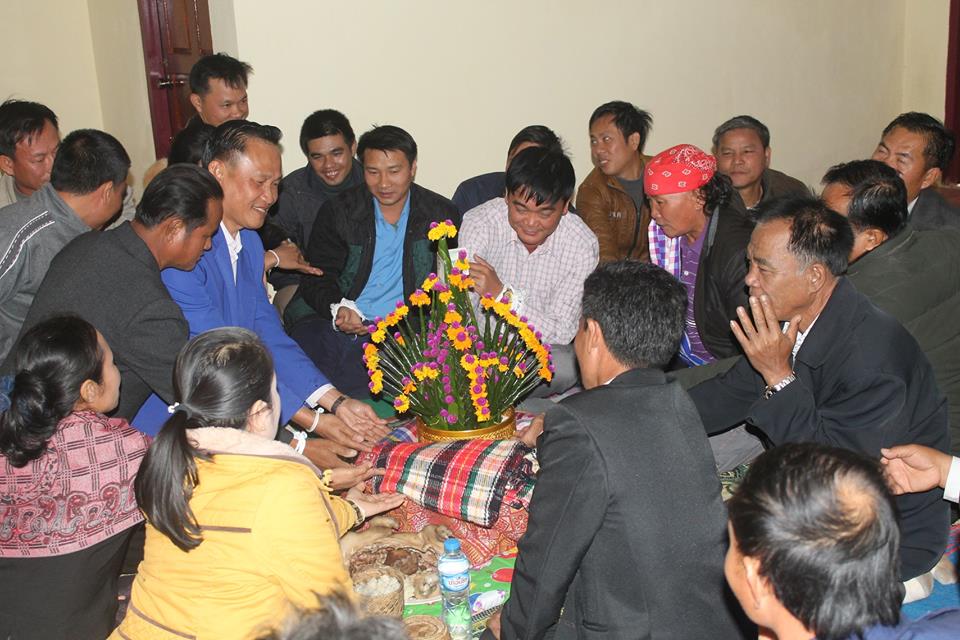 ເຈົ້າເມືອງ ເມືອງບົວລະພາ ແຂວງຄຳມ່ວນ ໃຫ້ການຕ້ອນຮັບ ທະຫານ ໜ່ວຍປະຕິບັດງານພິເສດ  ກອງ 589 ແຂວງ ກວາງບີ່ງ ສສ ຫວຽດນາມ