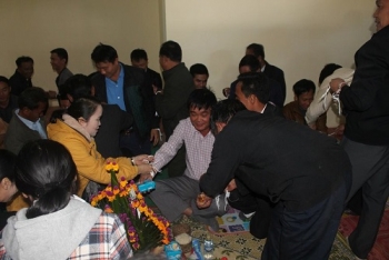 ເຈົ້າເມືອງ ເມືອງບົວລະພາ ແຂວງຄຳມ່ວນ ໃຫ້ການຕ້ອນຮັບ ທະຫານ ໜ່ວຍປະຕິບັດງານພິເສດ  ກອງ 589 ແຂວງ ກວາງບີ່ງ ສສ ຫວຽດນາມ