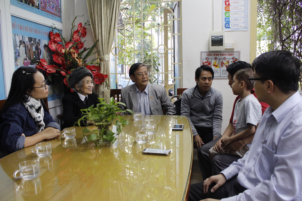 ມອບເງິນຈຳນວນ 11 ລ້ານດົ່ງໃຫ້ ເດັກນ້ອຍຄົນລາວ ທີ່ເປັນ ໂລກຕາລາເຊມີ (ປ້າງກິນເລືອດ)